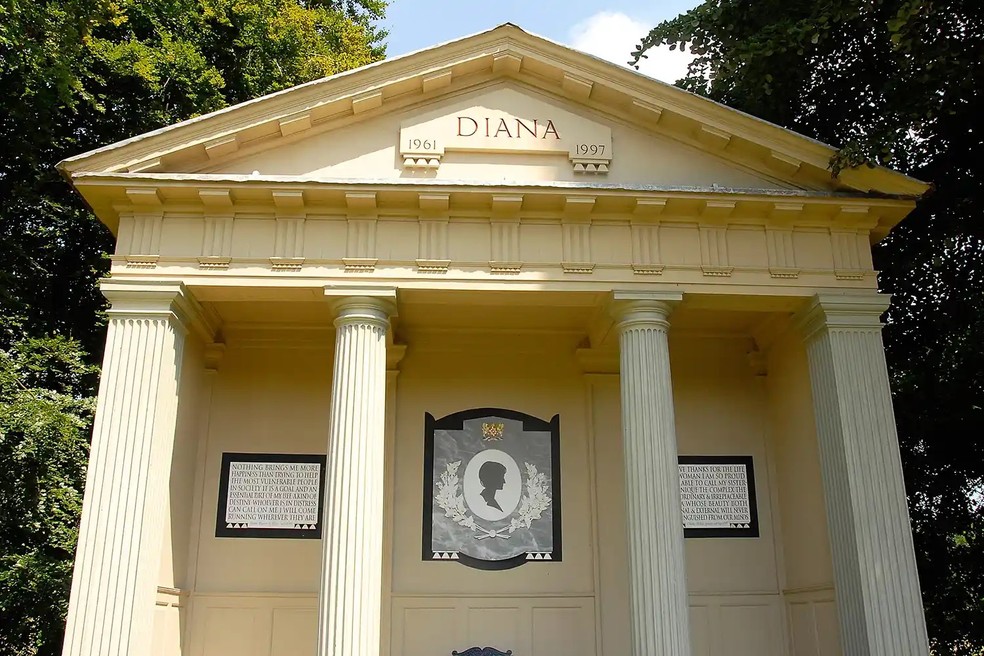 Um memorial em homenagem à Princesa Diana em Althorp — Foto: GettyImages