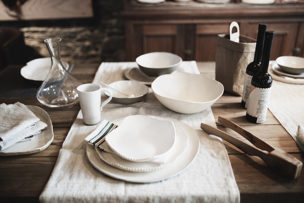 6 pratos rasos funcionais e decorativos que você precisa ter em casa — Foto: Getty Images