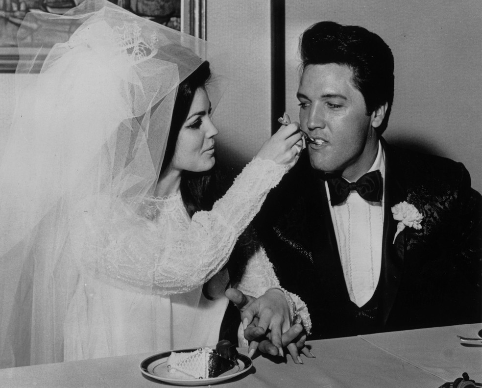 Elvis Presley e Priscilla Beaulieu (Foto: Getty Images) — Foto: Vogue