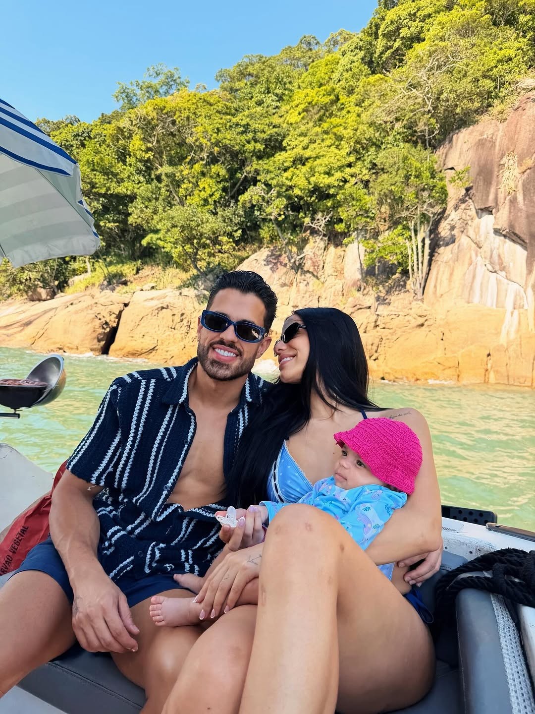Key Alves posa com marido e filha durante passeio e afirma: 