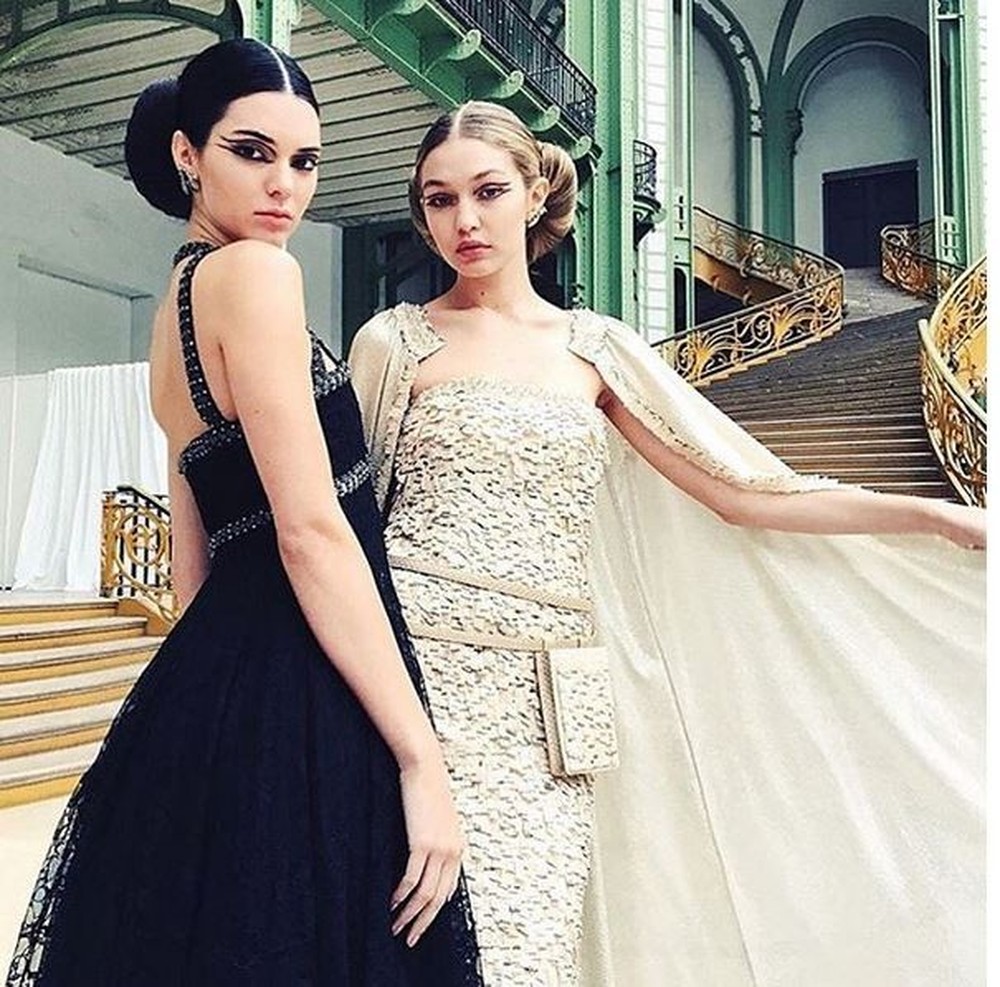 Kendall Jenner, Gigi Hadid e Bella Hadid 'twerking' no backstage da Chanel