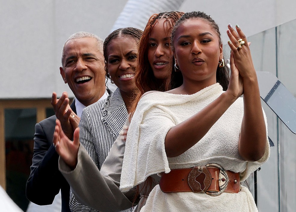 Família Obama na inauguração do Centro Presidencial Obama — Foto: GettyImages