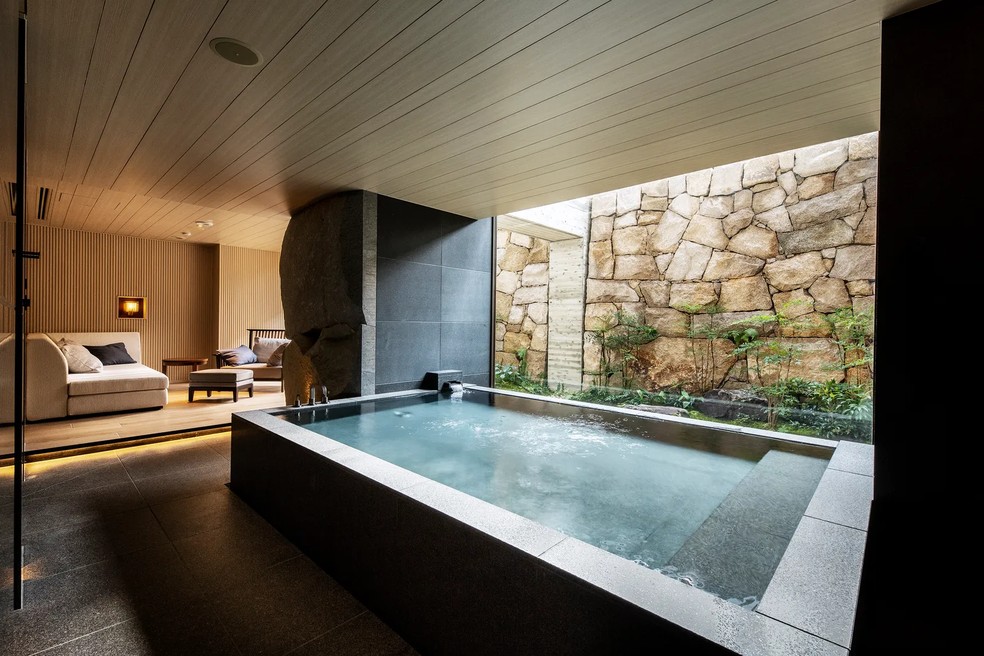 Os melhores hotéis com banhos Onsen privados no Japão Lifestyle Vogue