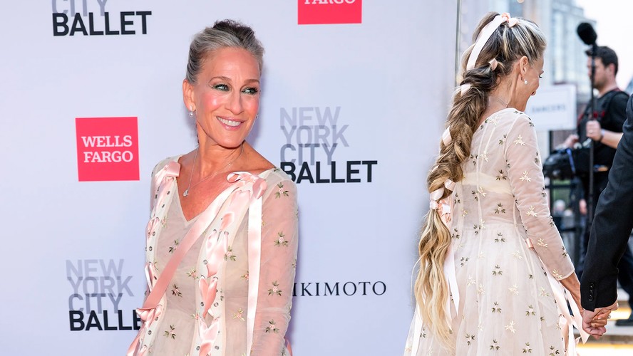 Sarah Jessica Parker aposta em cabelo de Rapunzel e mostra seus fios ...
