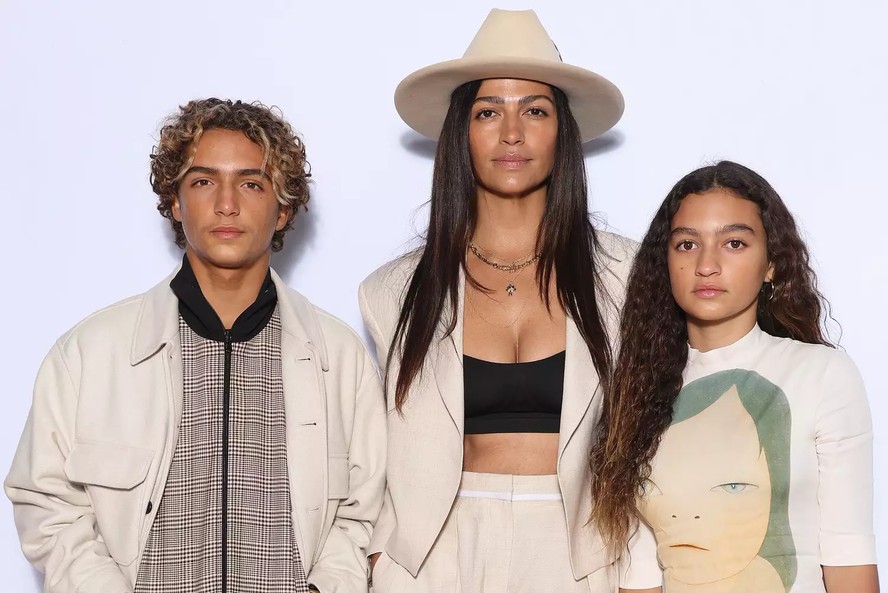 Levi, filho mais velho de Camila Alves e Matthew McConaughey cria conta