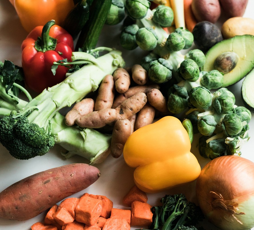 Descubra quais são os alimentos que mais causam retenção de líquido