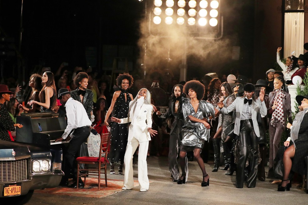 Tommy Hilfiger desfila com casting diverso em Nova York, Moda