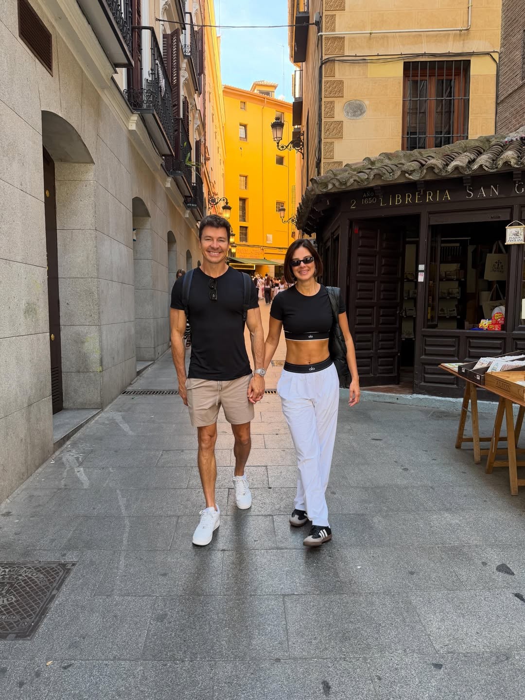 Vera Viel abre álbum de fotos de viagem com Rodrigo Faro a Madri