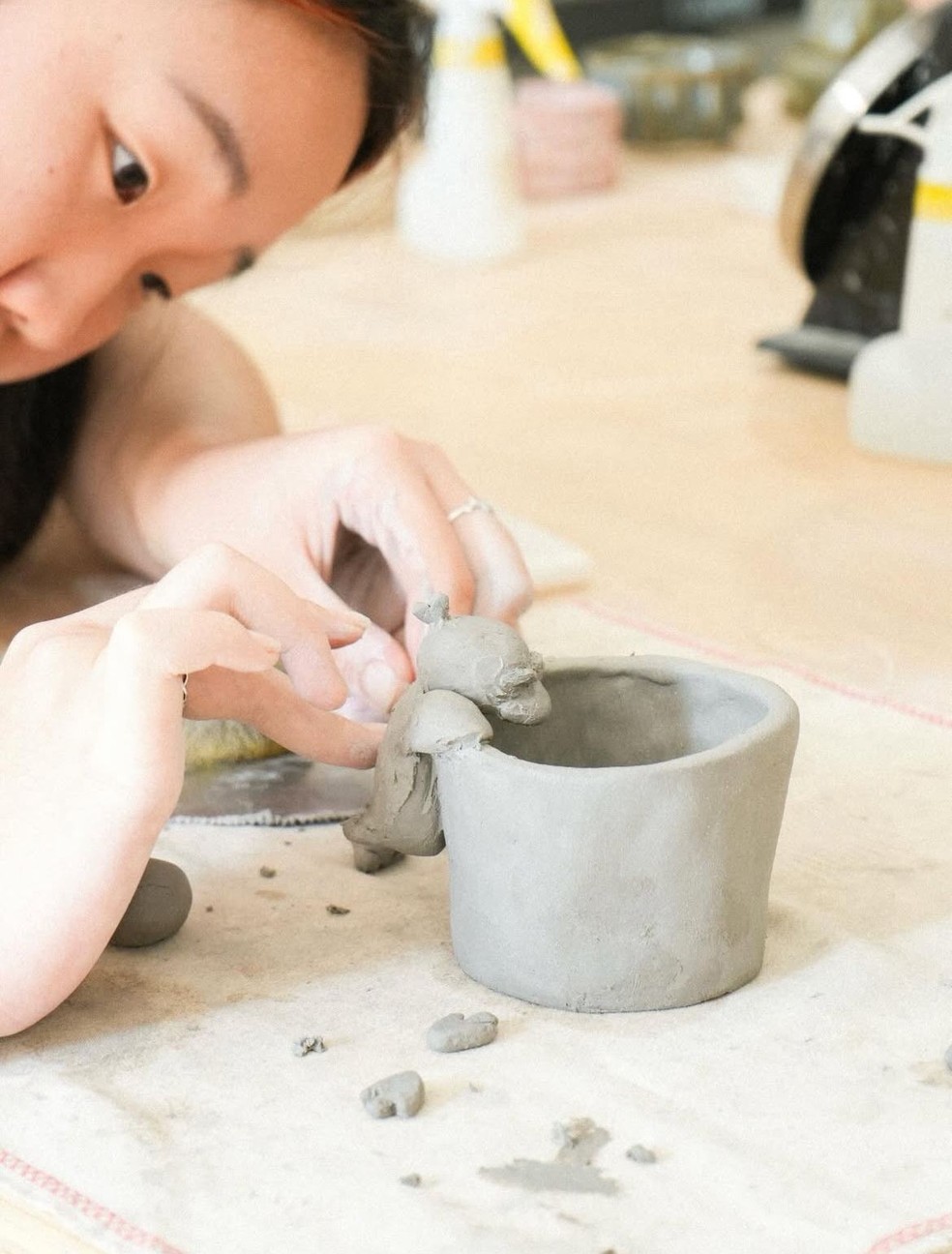 No primeiro andar de um prédio na Barão de Tatuí, o Kooi Mooa une cafeteria de cafés especiais e ateliê de cerâmica — Foto: Instagram