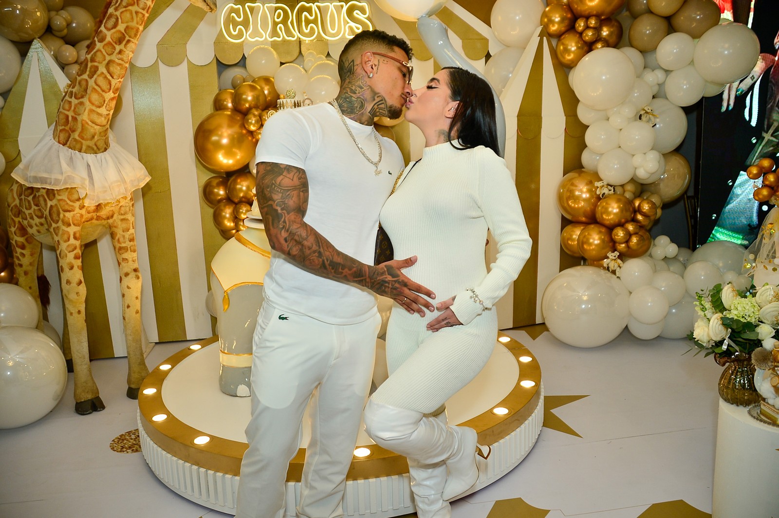 MC Mirella e Dynho Alves revelam que esperam uma menina em Chá Revelação
