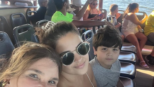 Cristiana Oliveira se diverte em passeio com a filha e o neto: "Curtindo o Rio"