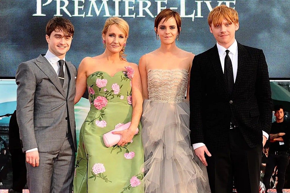 Daniel Radcliffe, JK Rowling, Emma Watson e Rupert Grint na estreia mundial de 'Harry Potter e as Relíquias da Morte: Parte 2' em Londres, em 7 de julho de 2011 — Foto: GettyImages