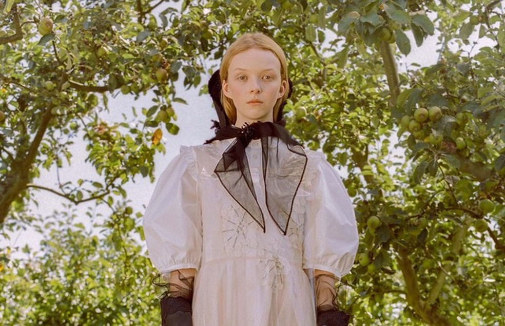 Moncler Genius apresenta segunda cole o de Simone Rocha