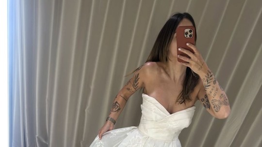 Mari Palma exibe cliques inéditos da prova de seu vestido de noiva Mari Palma exibe cliques inéditos da prova de seu vestido de noiva