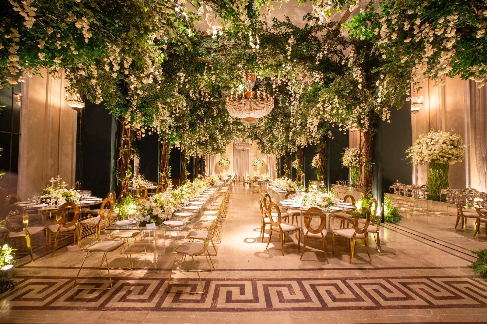 Estilista Paula Aziz se casa com