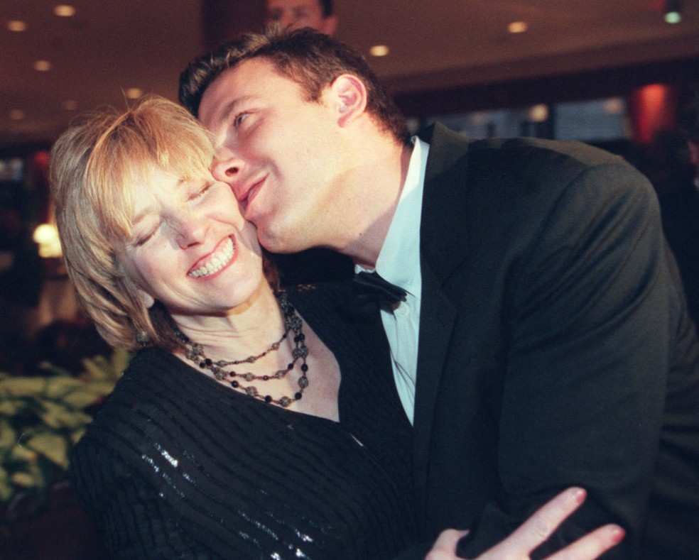 Ben Affleck e sua mãe, Chris — Foto: GettyImages