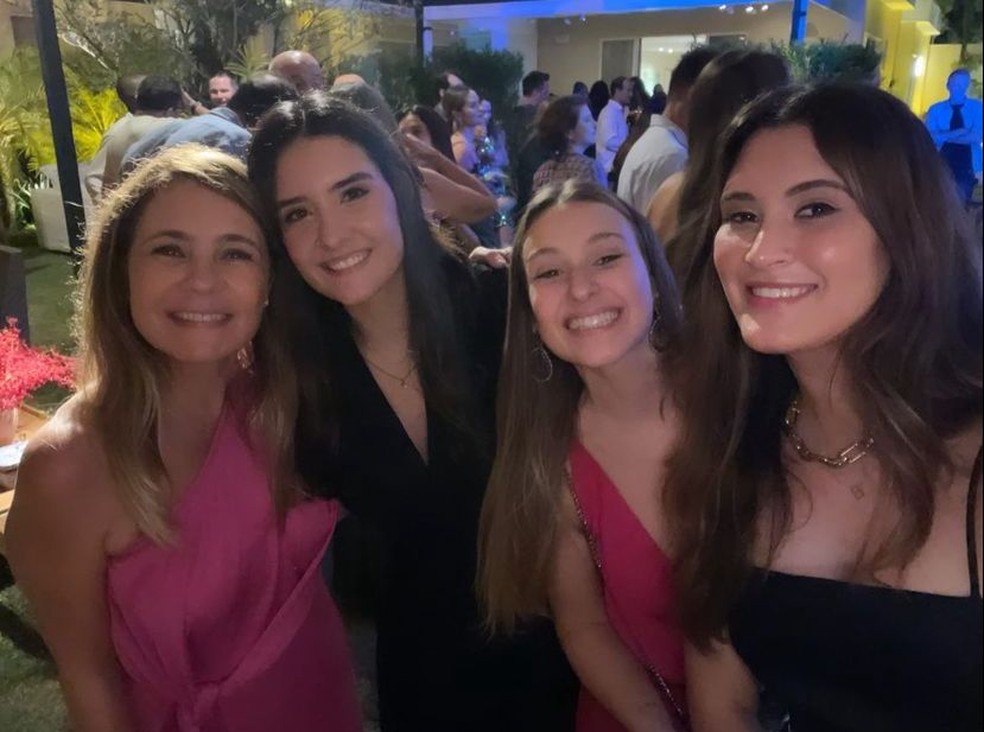 Adriana Esteves, Laura e Bia Bonemer — Foto: Instagram