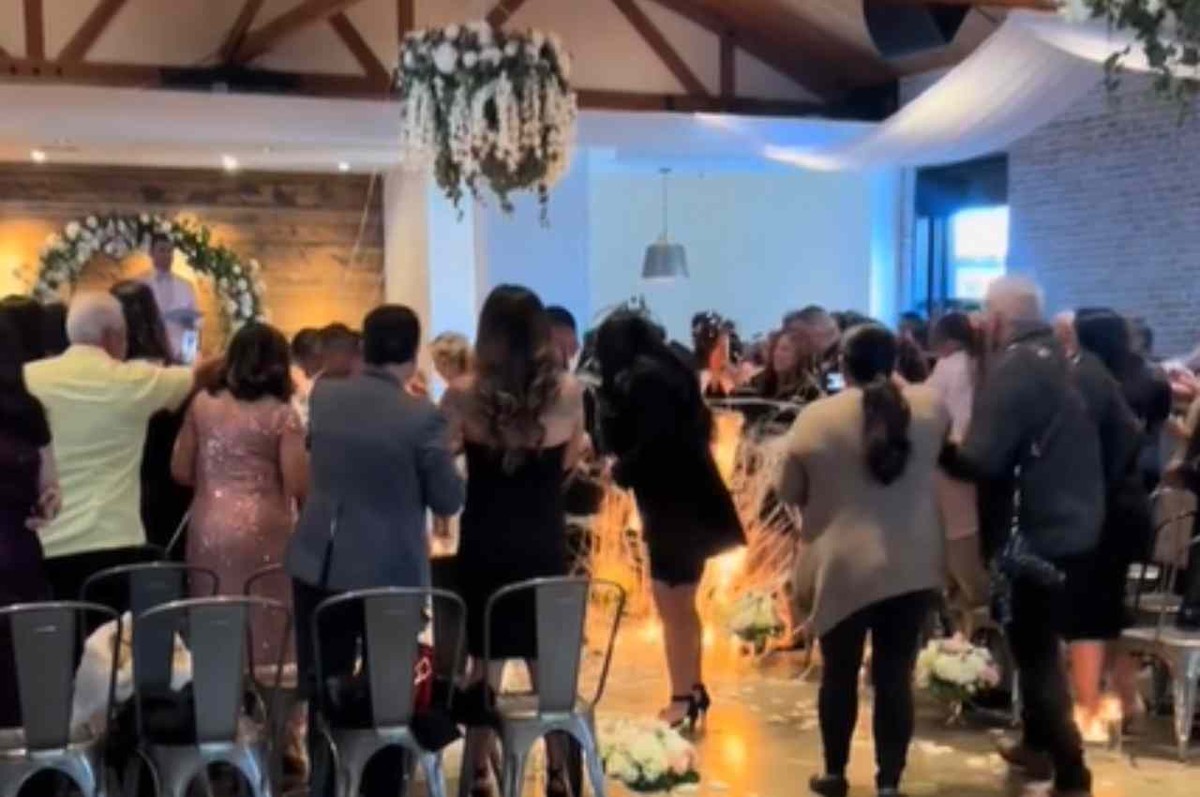A wedding dress catches fire during a wedding in the United States |  Current affairs