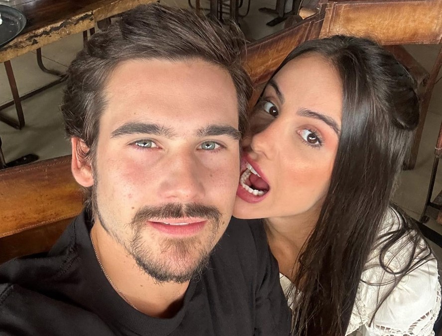 Nicolas Prattes curte o domingo com a namorada, Luiza Caldi
