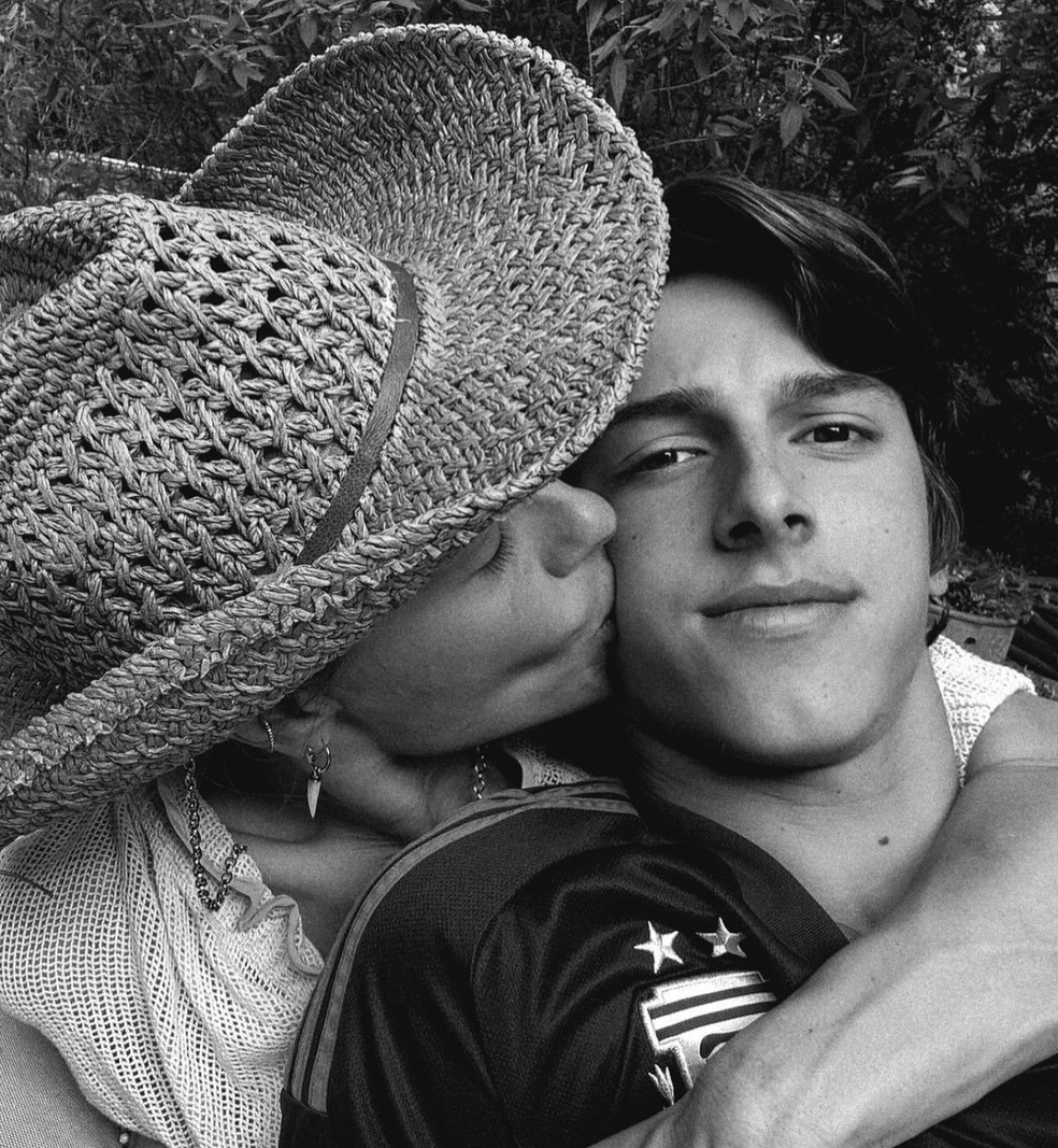 Carolina Dieckmann posa com o filho, José Worcman — Foto: Reprodução/Instagram