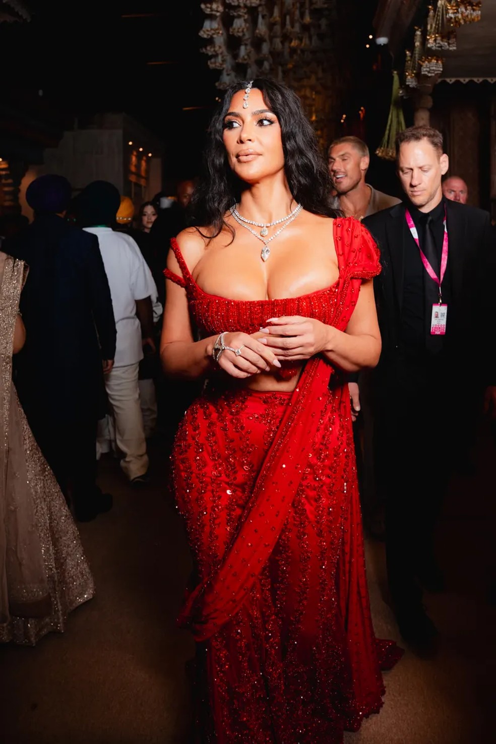 Kim Kardashian vestindo Manish Malhotra — Foto: Joseph Radhik