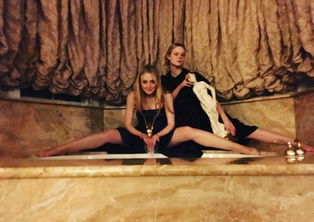 Dakota Fanning celebra indicações ao Emmy com homenagem à irmã Elle