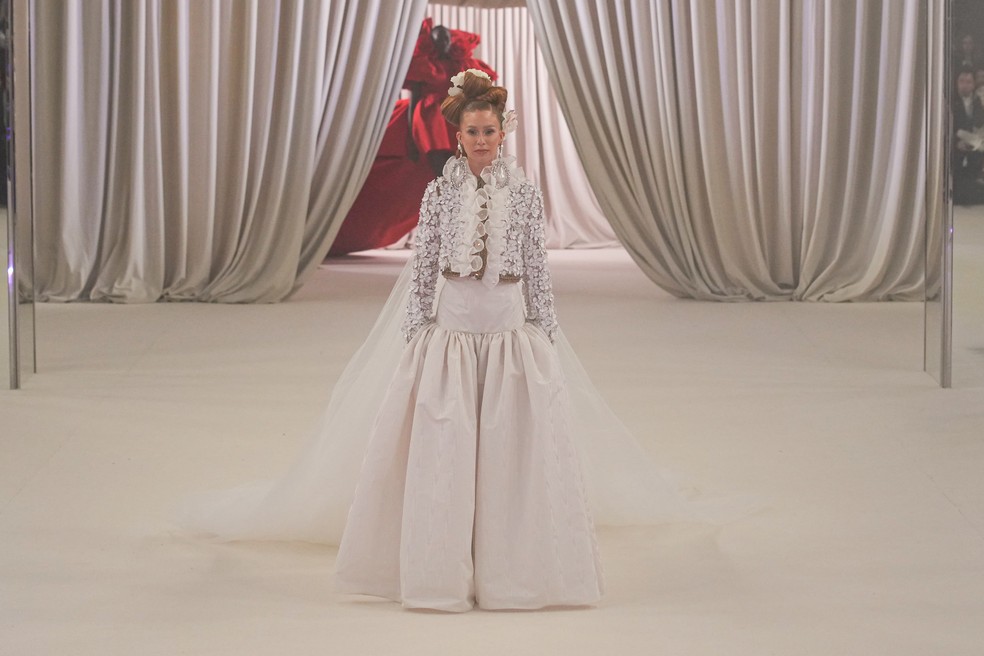 Marina Ruy Barbosa no desfile de Giambattista Valli — Foto: Launchmetrics Spotlight