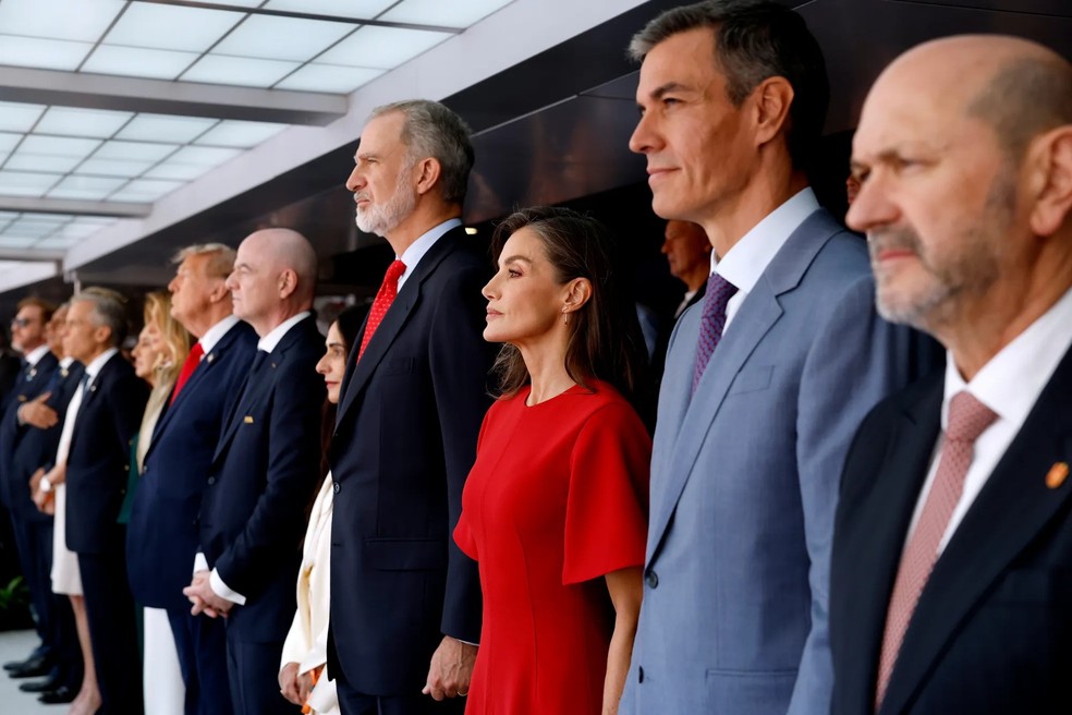 O rei Felipe, a rainha Letizia e o primeiro-ministro espanhol Pedro Sánchez na final da Copa do Mundo de 2026, em 19 de julho de 2026 — Foto: GettyImages