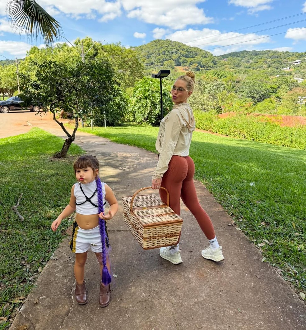 Virginia celebra o feriado com piquenique ao ar livre ao lado dos filhos — Foto: Reprodução/Instagram