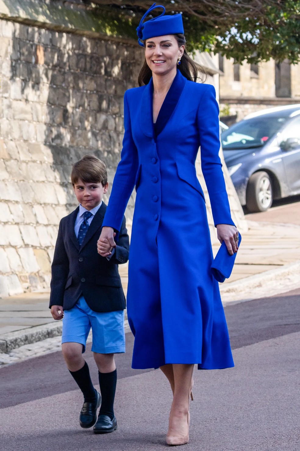 A princesa de Gales e seu filho mais novo, o príncipe Louis, usaram azul para a Missa de Páscoa — Foto: Getty Images