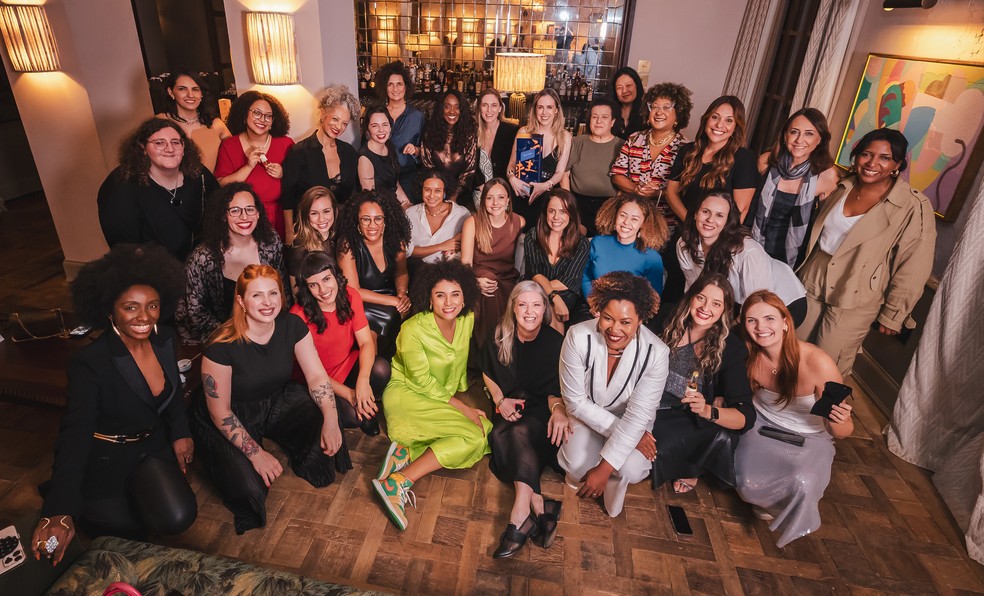 Outro movimento evidencia o protagonismo das mulheres no mundo do whisky: o Delas é o primeiro clube feminino de whisky do Brasil, lançado pela Diageo — Foto: Divulgação/ Mariana Pekin