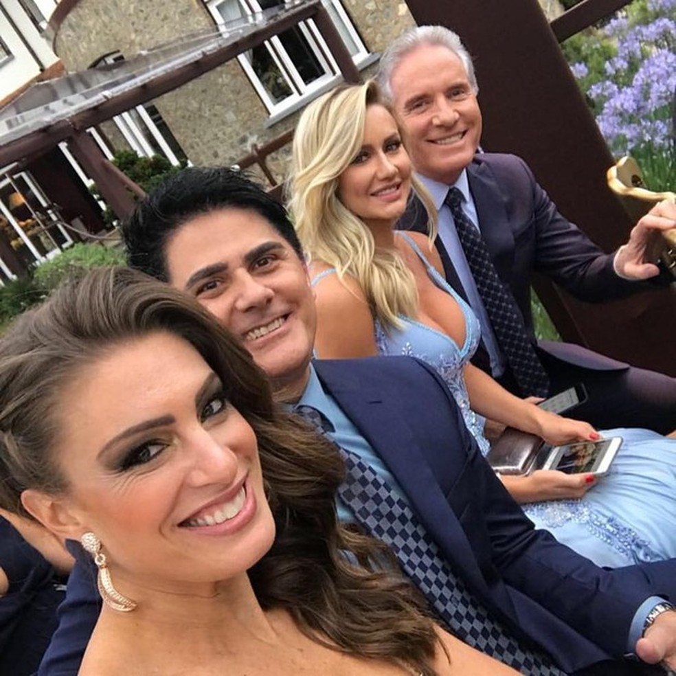 Ex de Ticiane, Roberto Justus acompanhou a cerimônia ao lado da esposa e de Cesar Filho e Elaine Mickely (Foto: reprodução/instagram) — Foto: Vogue