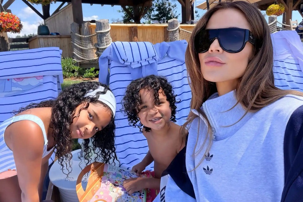 Khloé Kardashian e seus filhos — Foto: Reprodução/Instagram