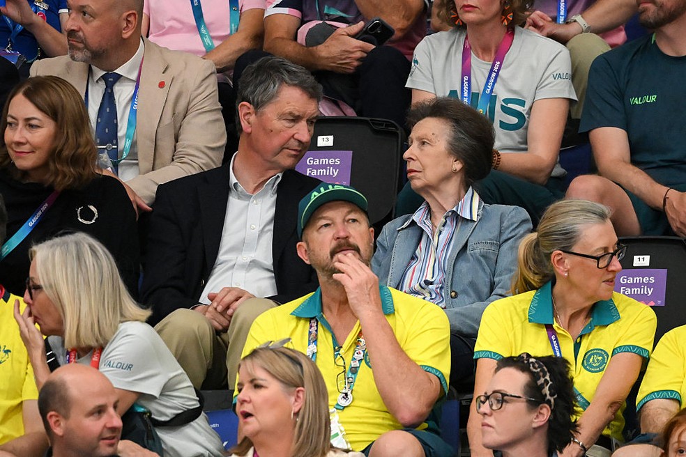 Sir Timothy Laurence e Anne, Princesa Real, assistem à competição de ciclismo de pista durante o sétimo dia dos Jogos da Commonwealth de 2026, na Glasgow International Arena, em 30 de julho de 2026 — Foto: GettyImages