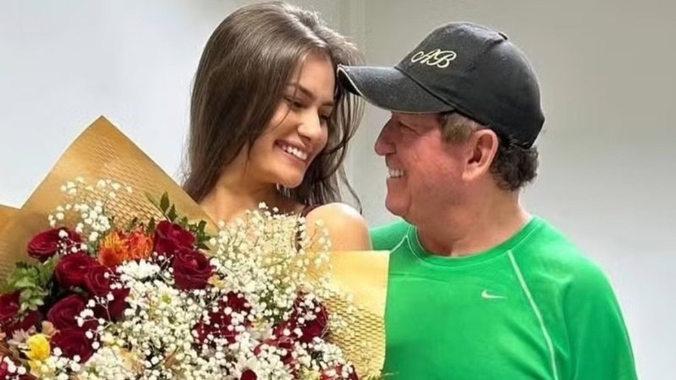 Amado Batista se casa no civil com Calita Franciele — Foto: Reprodução/Instagram