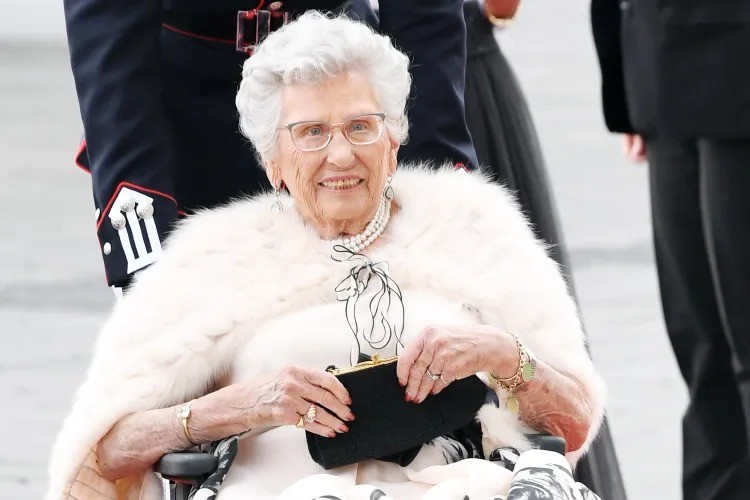 Princesa Astrid da Noruega é hospitalizada e se recupera de pneumonia