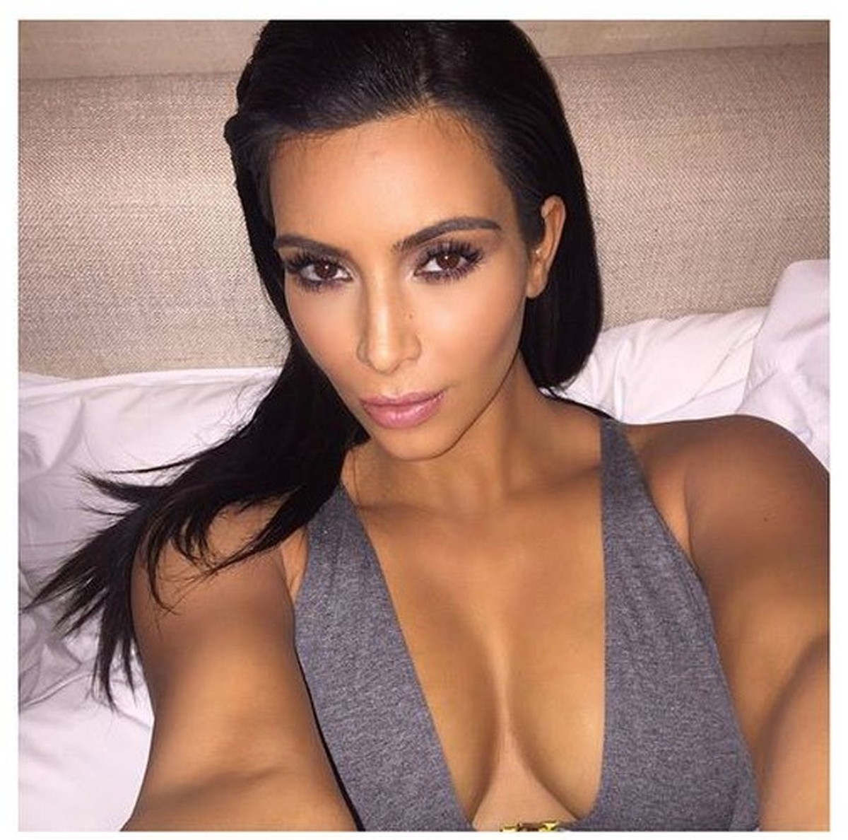 Kim Kardashian Arrasa Com Selfie E Decot O Antes De Dormir Celebridades Vogue