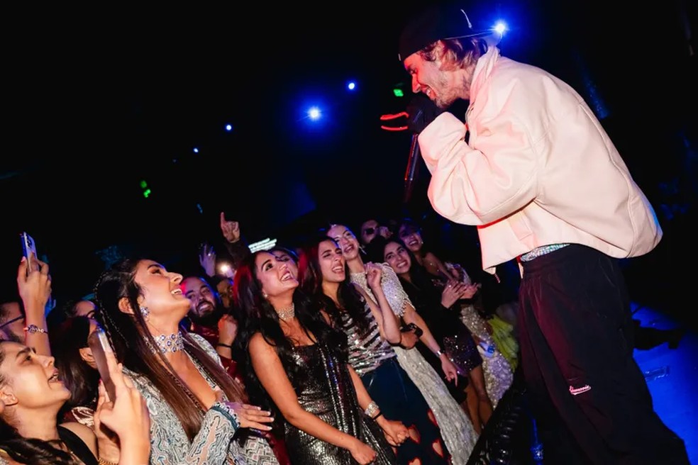 "Justin Bieber fez um show surpresa" — Foto: Joseph Radhik