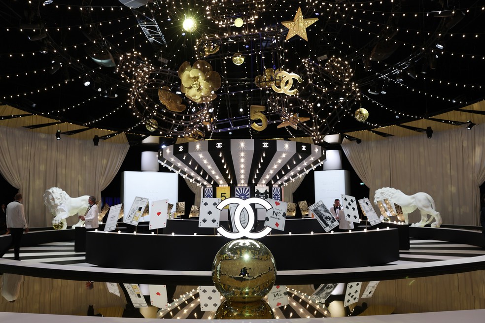 Le Grand Numéro de Chanel: por dentro da exposição que celebra as  fragrâncias da maison francesa, Beleza