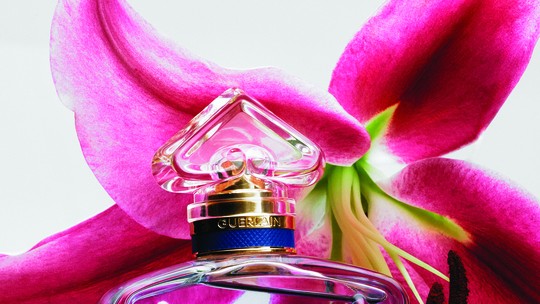 Guerlain reinventa seu perfume clássico de 1912, o L’Heure Bleue, e aposta no skin scent Guerlain reinventa seu perfume clássico de 1912, o L’Heure Bleue, e aposta no skin scent