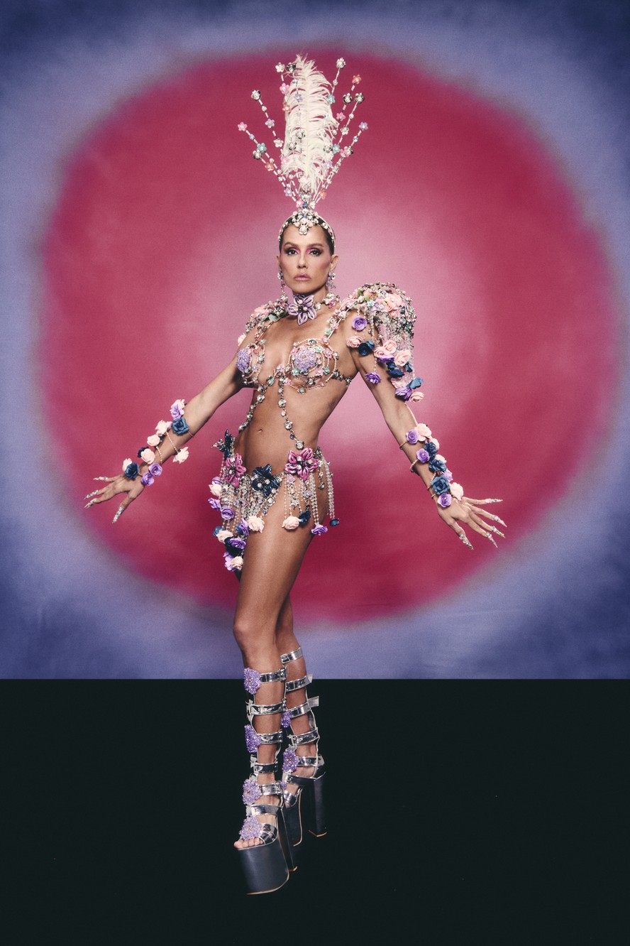 Baile da Vogue 2026: Deborah Secco cria seu próprio Carnaval 'da rainha Momo à passista'