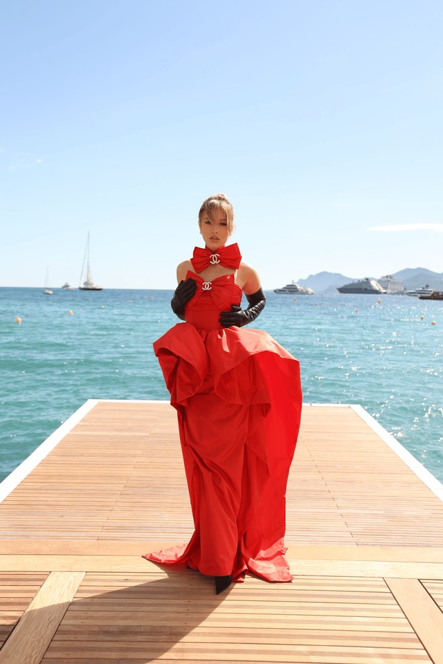 Cannes 2025: Maria Braz usa vestido vintage de 1987 para o tapete vermelho
