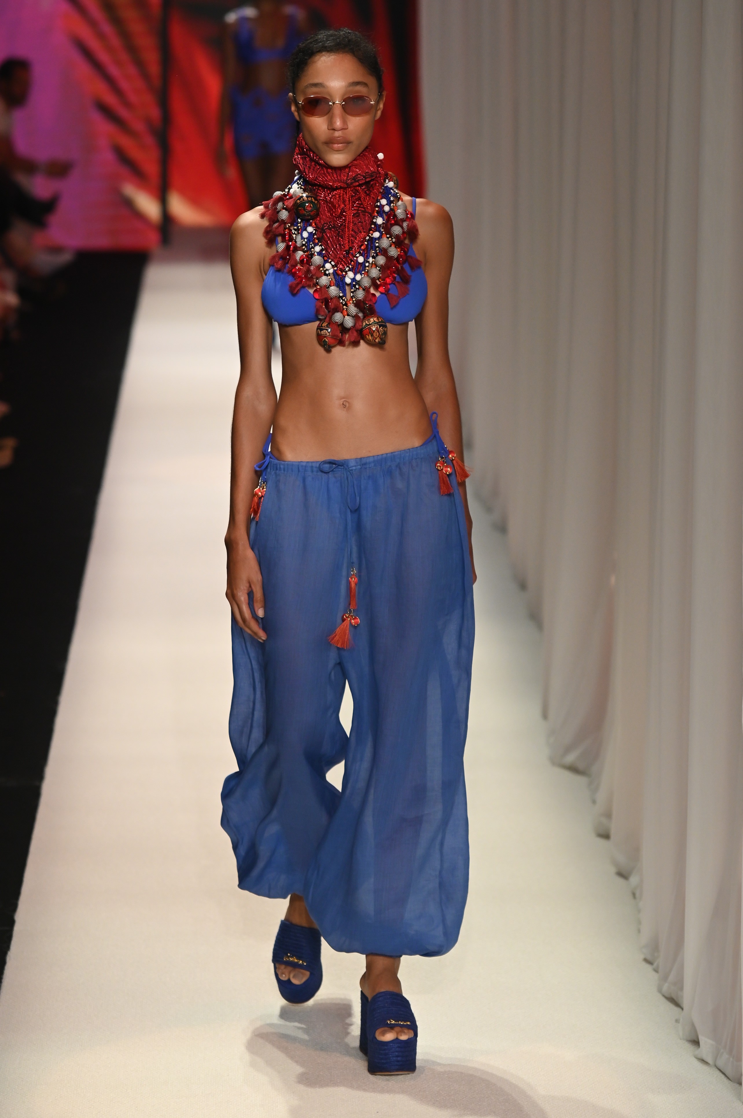 O bordado é a tendência que atravessa o Rio Fashion Week 2026