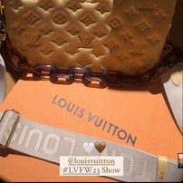 Rosalía conquista a Louis Vuitton en desfile en París