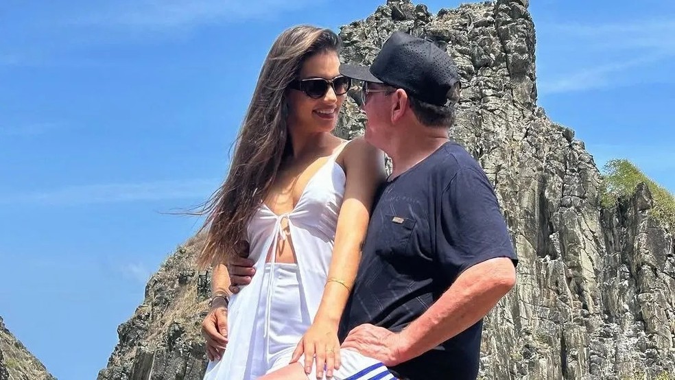 Amado Batista se casa no civil com Calita Franciele — Foto: Reprodução/Instagram