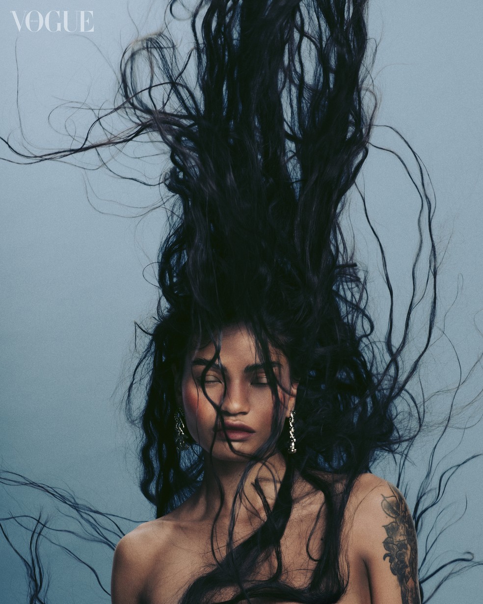 Como cuidar e manter cabelos superlongos — Foto: Pedro Napolinário / Arquivo Vogue