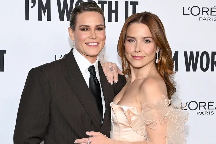 Sophia Bush revela casamento secreto com Ashlyn Harris em cerimônia íntima