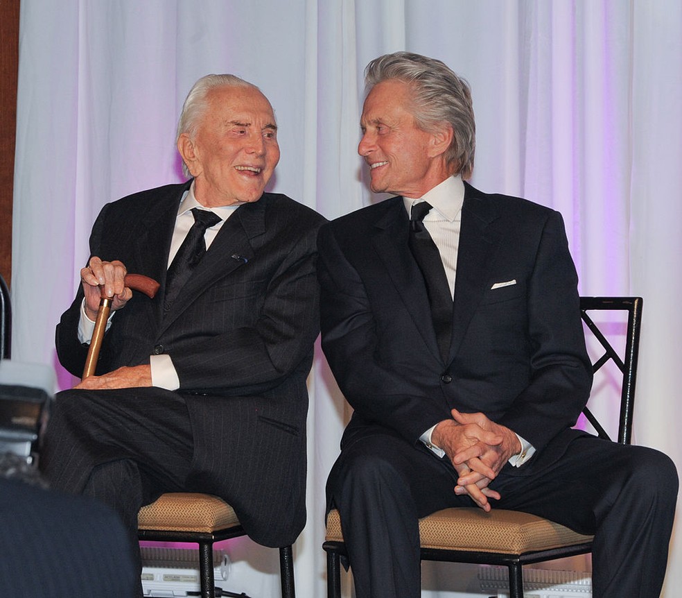Michael Douglas e Kirk Douglas — Foto: Getty Images