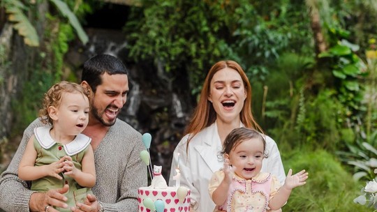 Thaila Ayala e Renato Góes celebram 1 ano da filha, Tereza