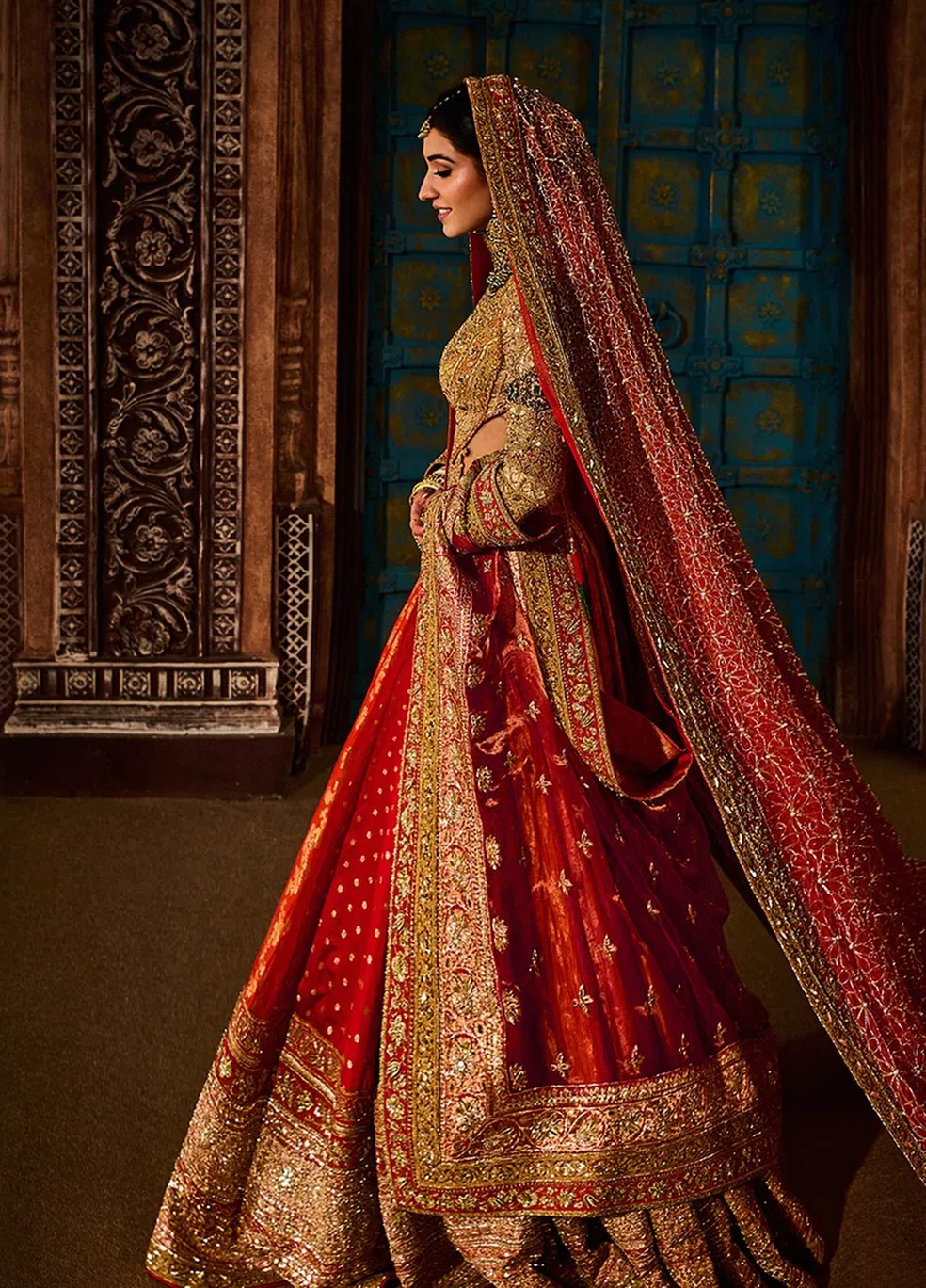 "Minha blusa era uma peça de arquivo – com mais de 100 anos! – fornecida por ninguém menos que o designer Manish Malhotra" — Foto: Signe Vilstrup